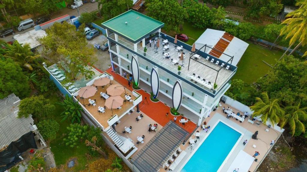 The Views Resort الزونت المظهر الخارجي الصورة